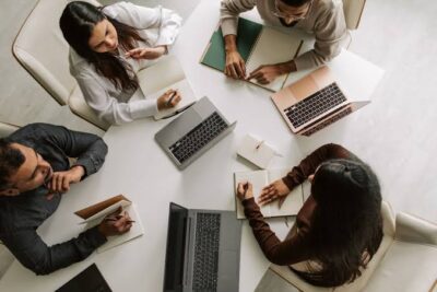 Executive MBA presenciales vs. online: ¿Cuál ofrece mejor ROI?